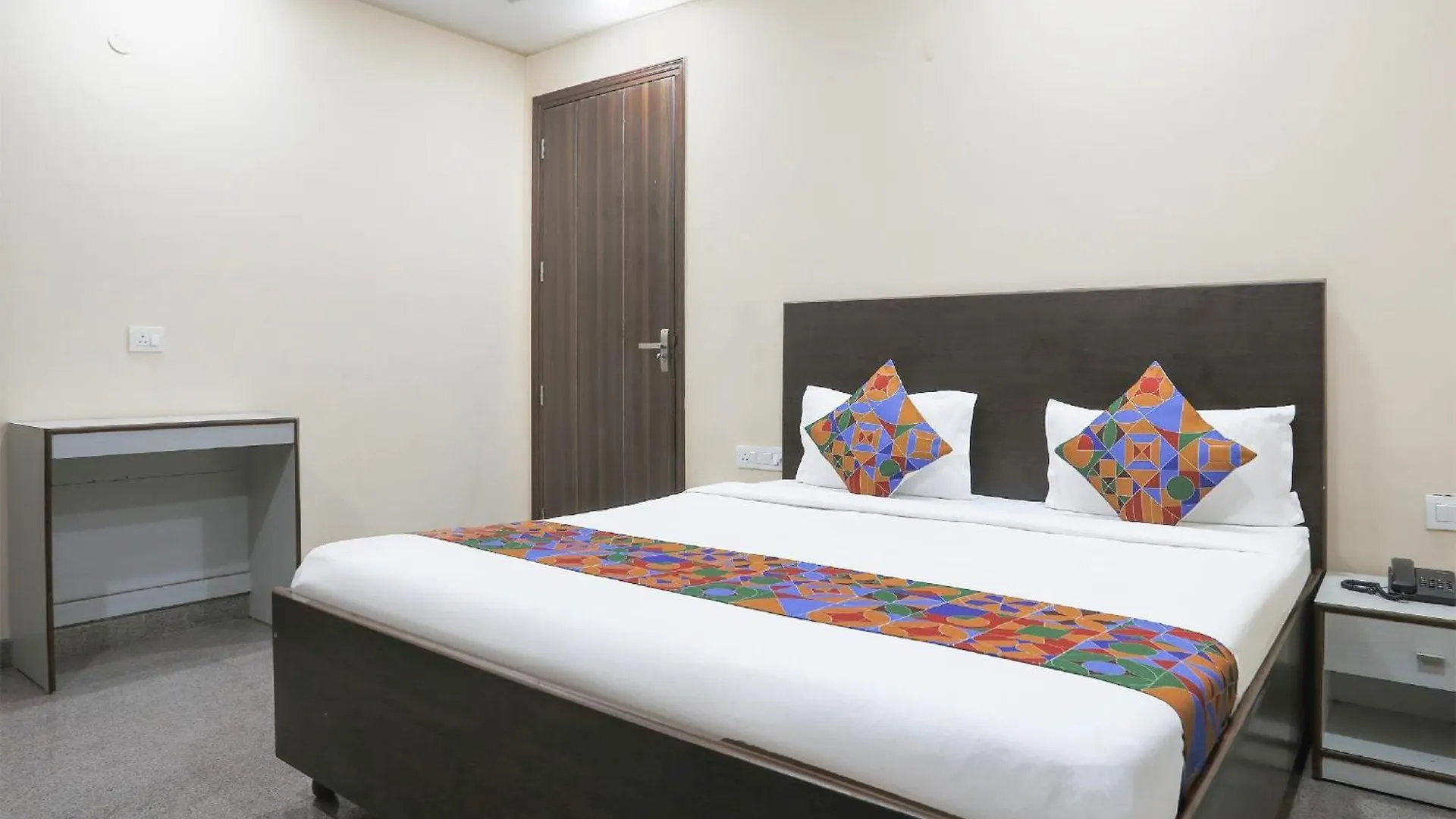 Fabhotel Bliss Premium غورغاون 3*,  الهند