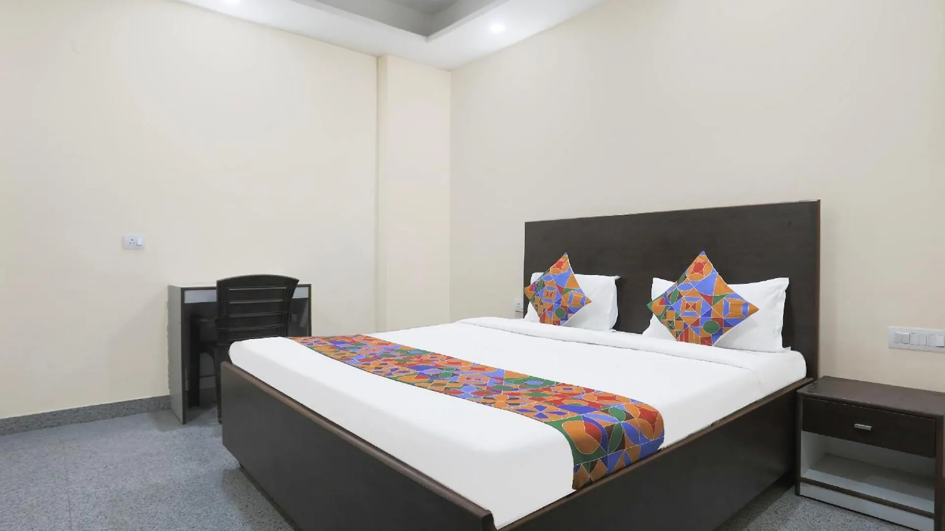 Fabhotel Bliss Premium غورغاون فندق